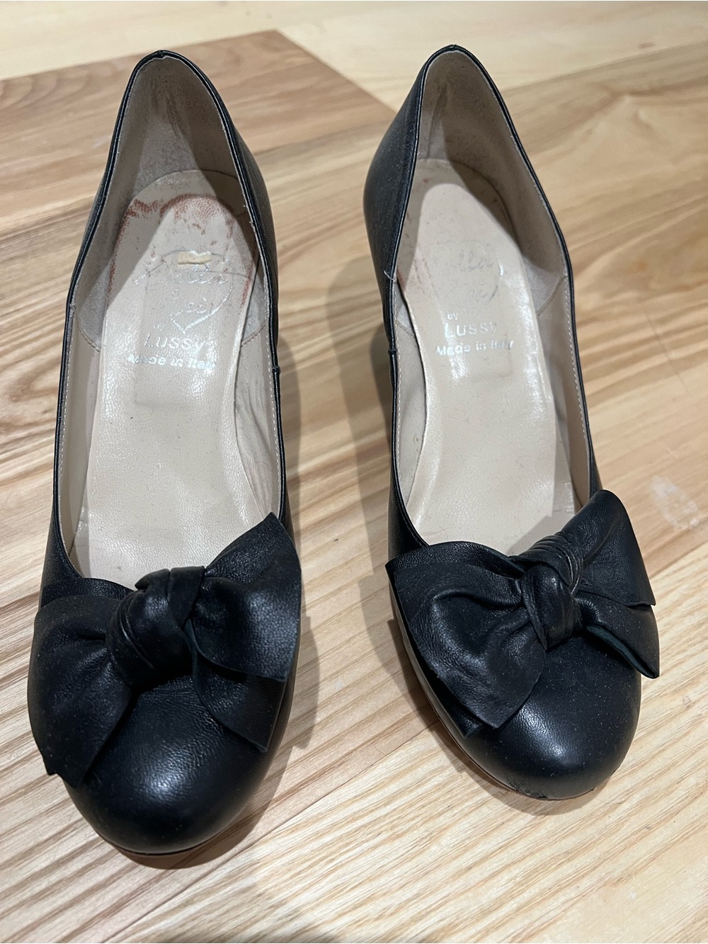 Women's Black Bow-Accent Leather Heels Italian shoes pumps size 39/US 8.5
